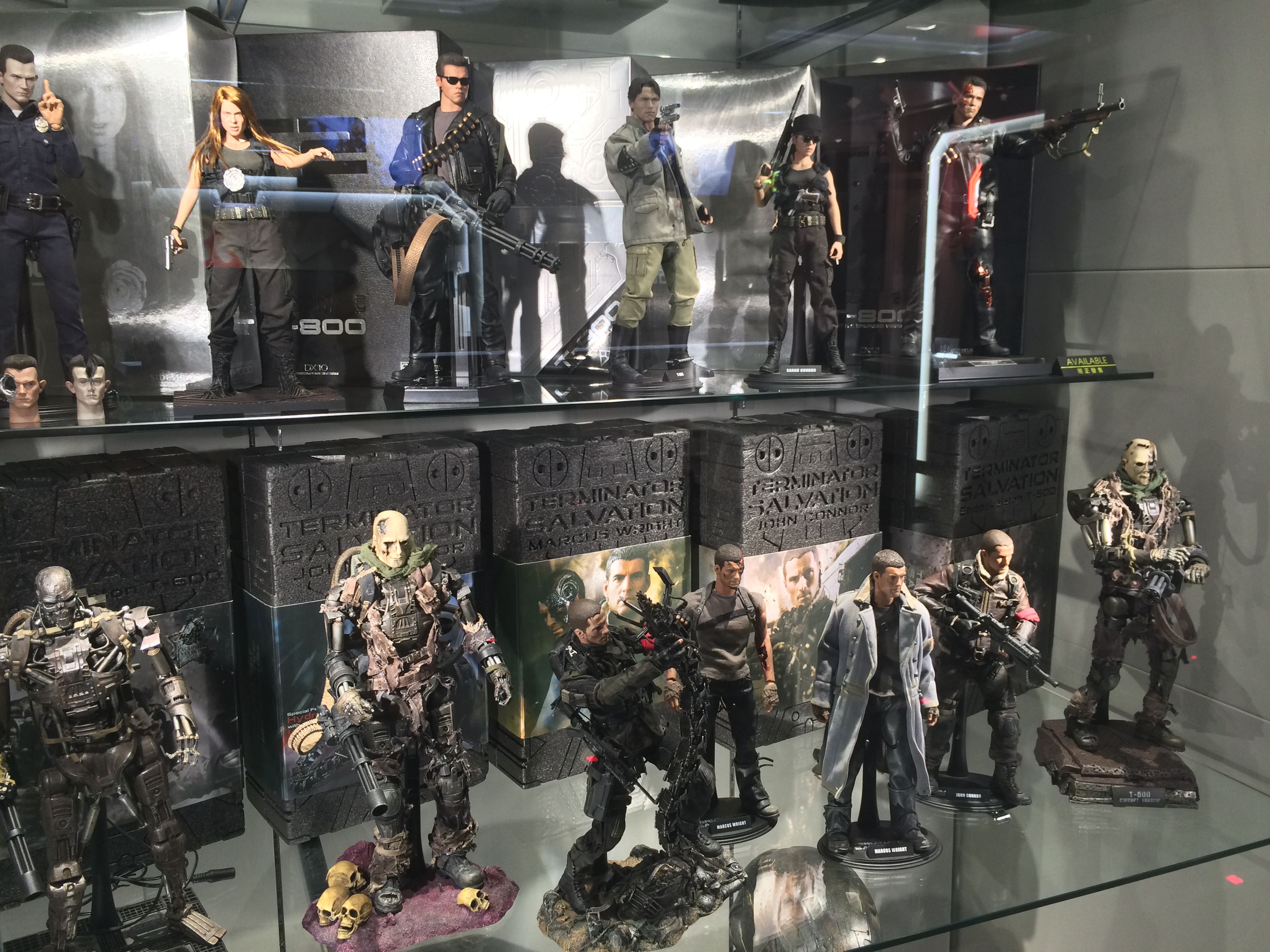 HOT TOYS "Secret Base" Retail Store Images