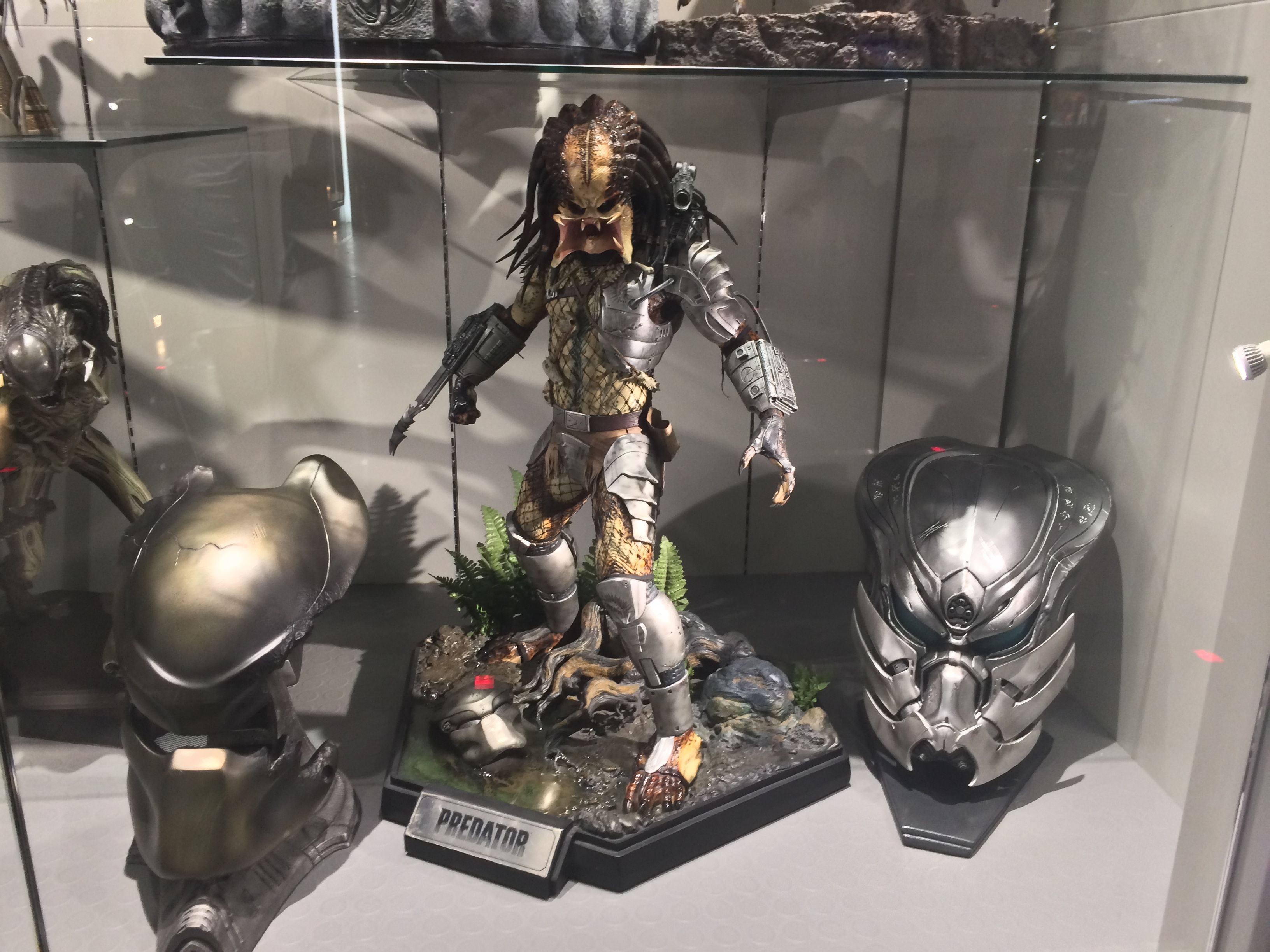 HOT TOYS "Secret Base" Retail Store Images