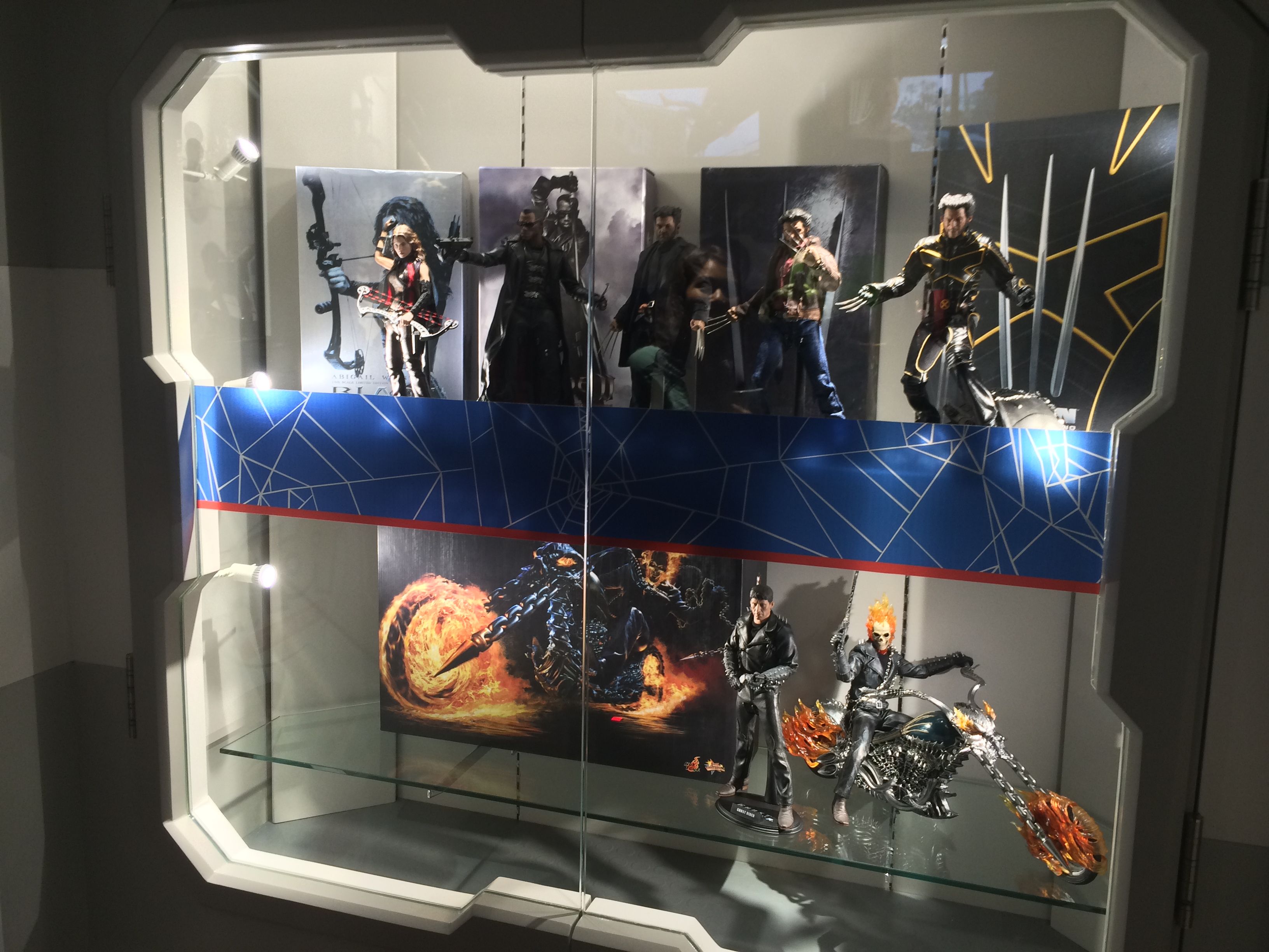 HOT TOYS 