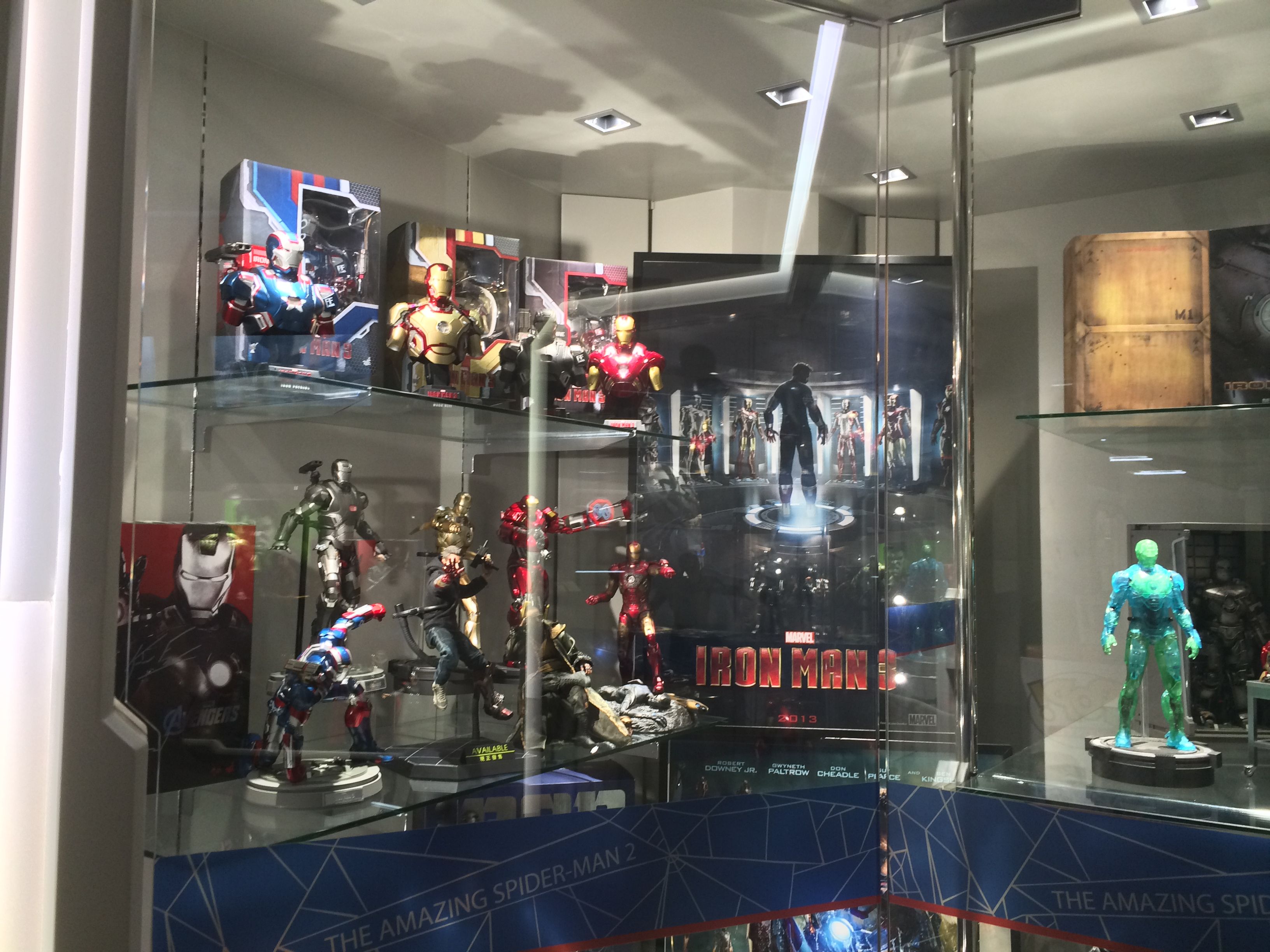 HOT TOYS 