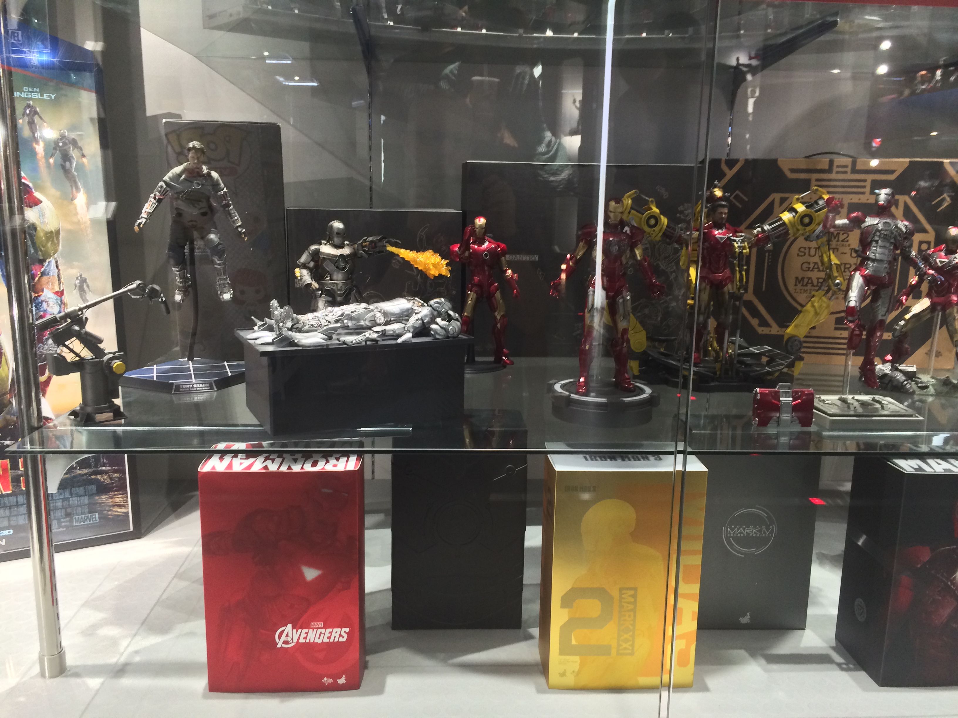 HOT TOYS "Secret Base" Retail Store Images