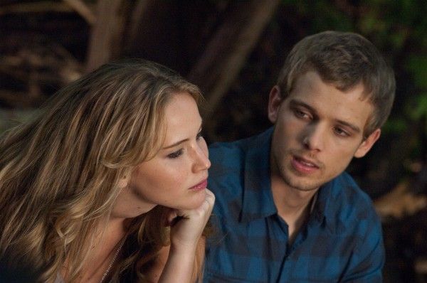 house-at-the-end-of-the-street-jennifer-lawrence-max-thieriot