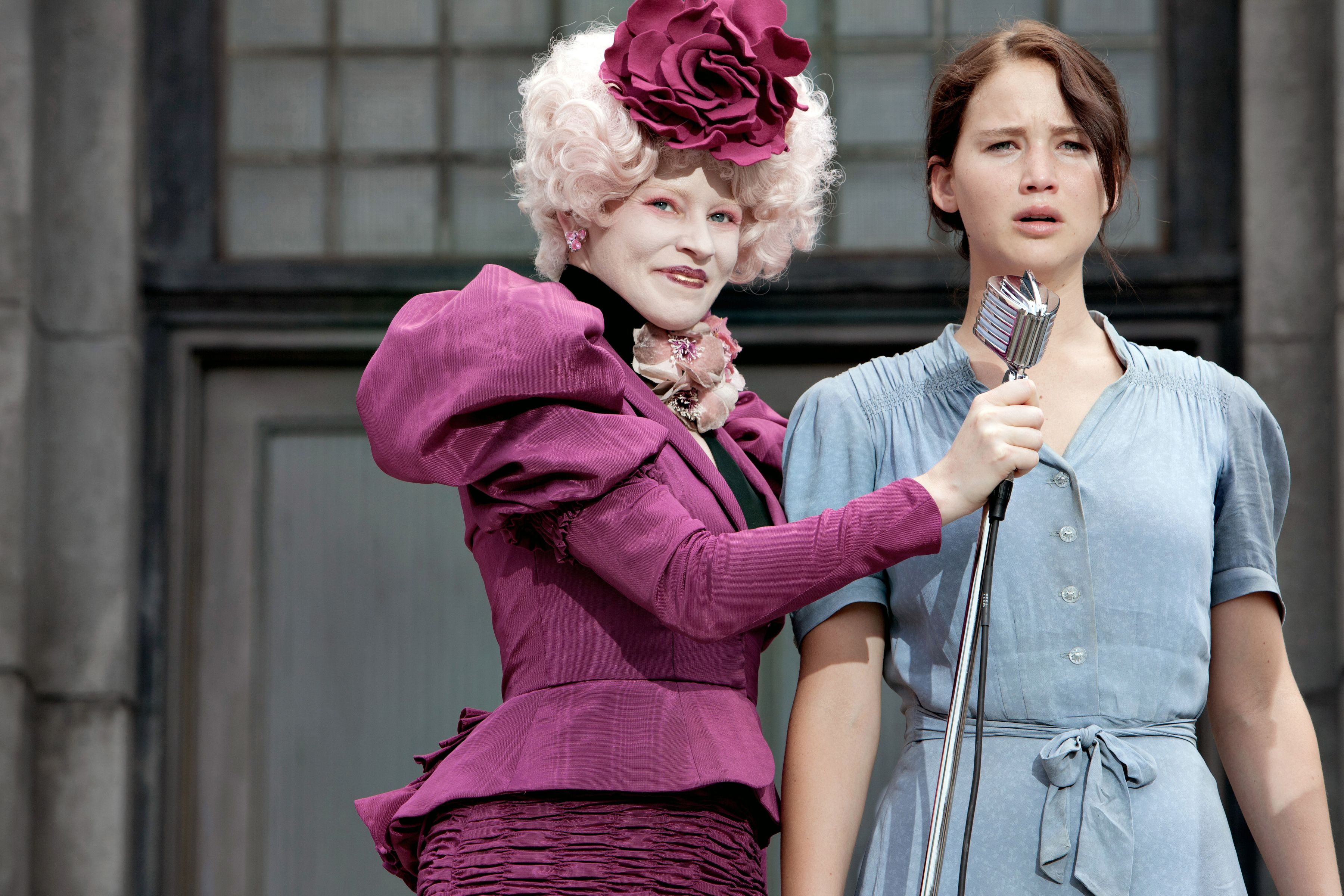 hunger-games-movie-image-elizabeth-banks-jennifer-lawrence-011