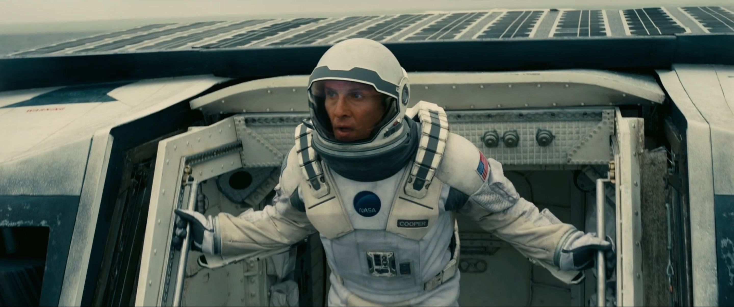 Interstellar Images Detail the World of the Film