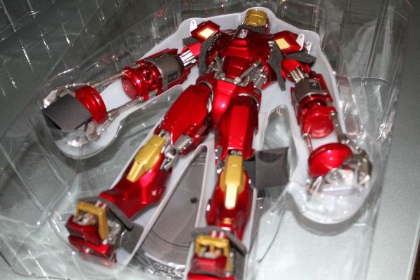 iron-man-hot-toys-red-snapper-figure-17