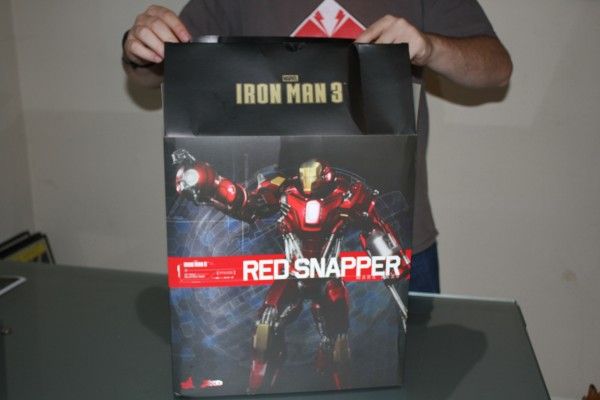 iron-man-hot-toys-red-snapper-figure-4