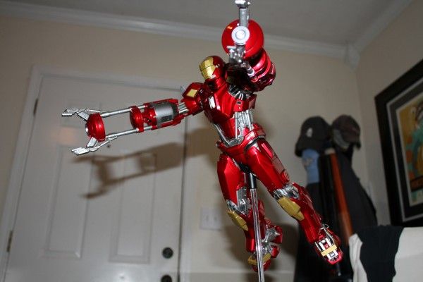 iron-man-hot-toys-red-snapper-figure-50