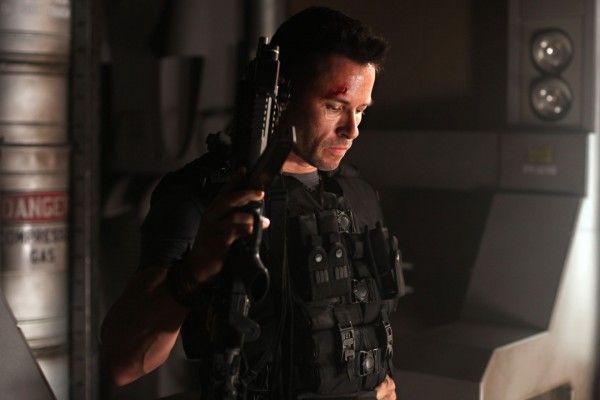 review-lockout-movie-image-guy-pearce