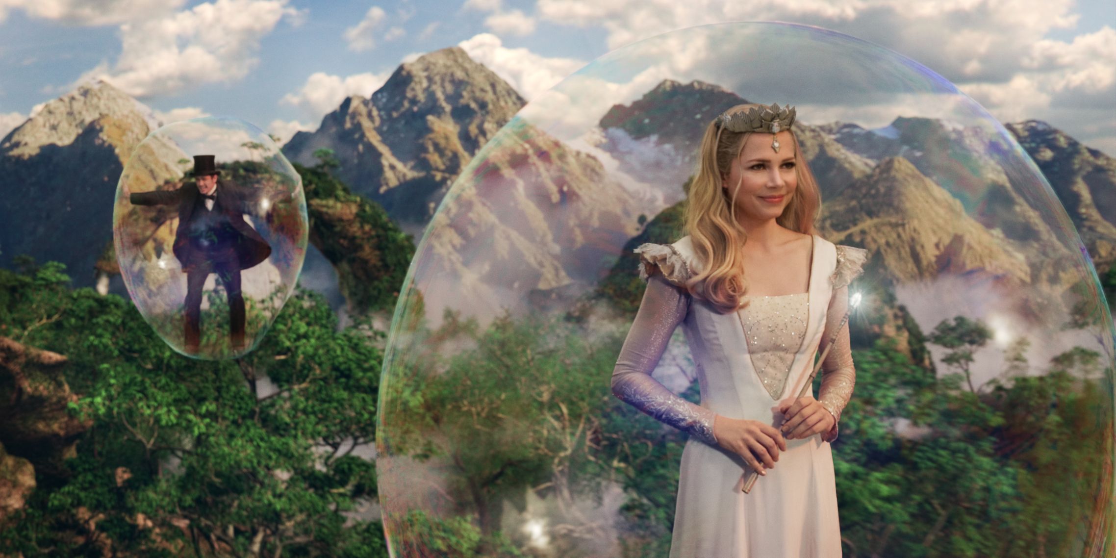 Glinda and the Wizard floating on bubbles in &lsquo;Oz the Great and Powerful&rsquo;