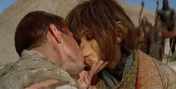 planet-of-the-apes-remake-carter-wahlberg-kiss
