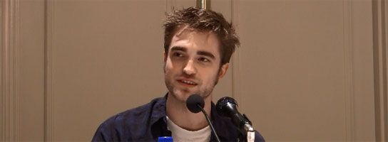 Robert Pattinson THE TWILIGHT SAGA BREAKING DAWN interview slice