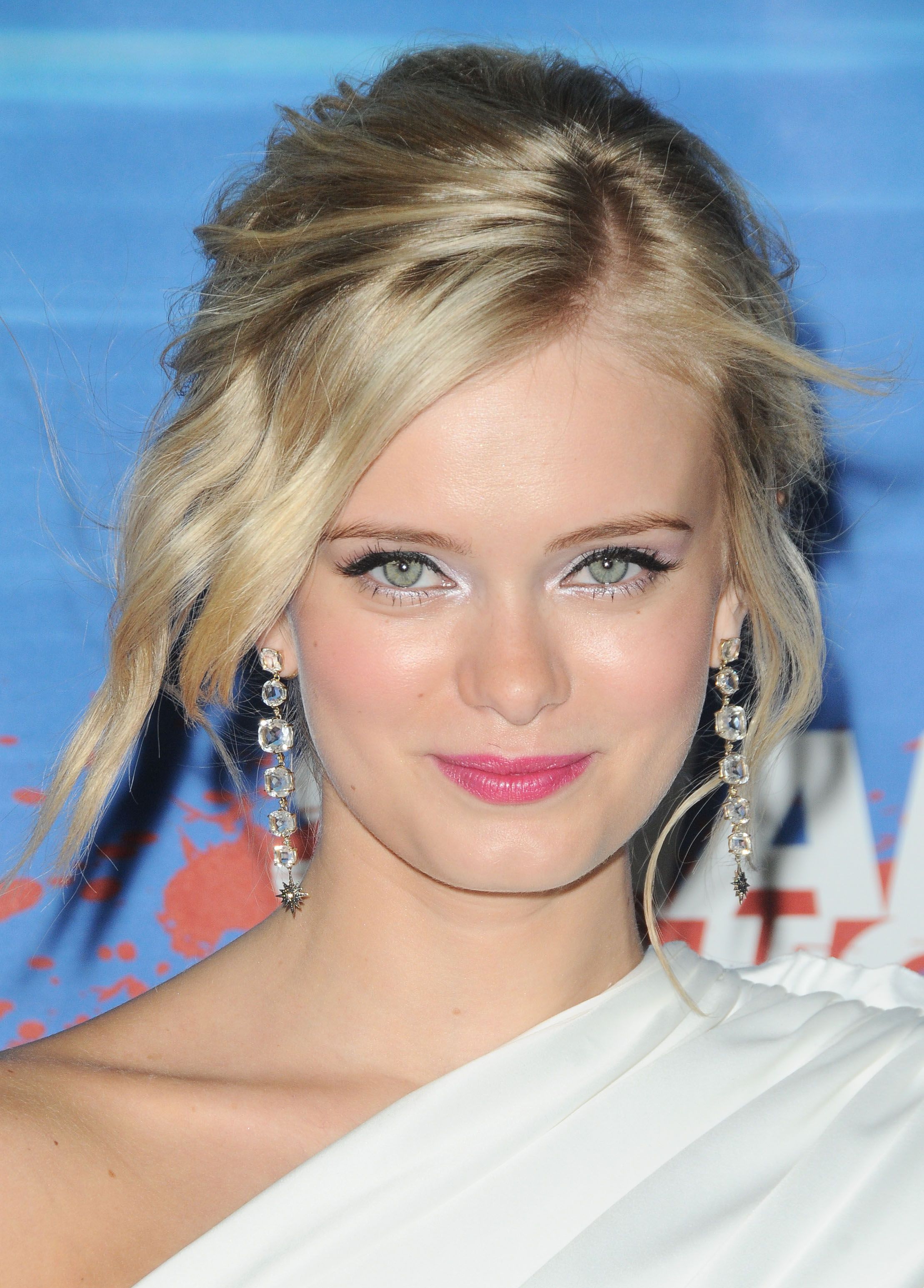 Headshot Of Sara Paxton