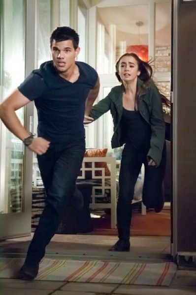 taylor-lautner-lily-collins-abduction-movie-image