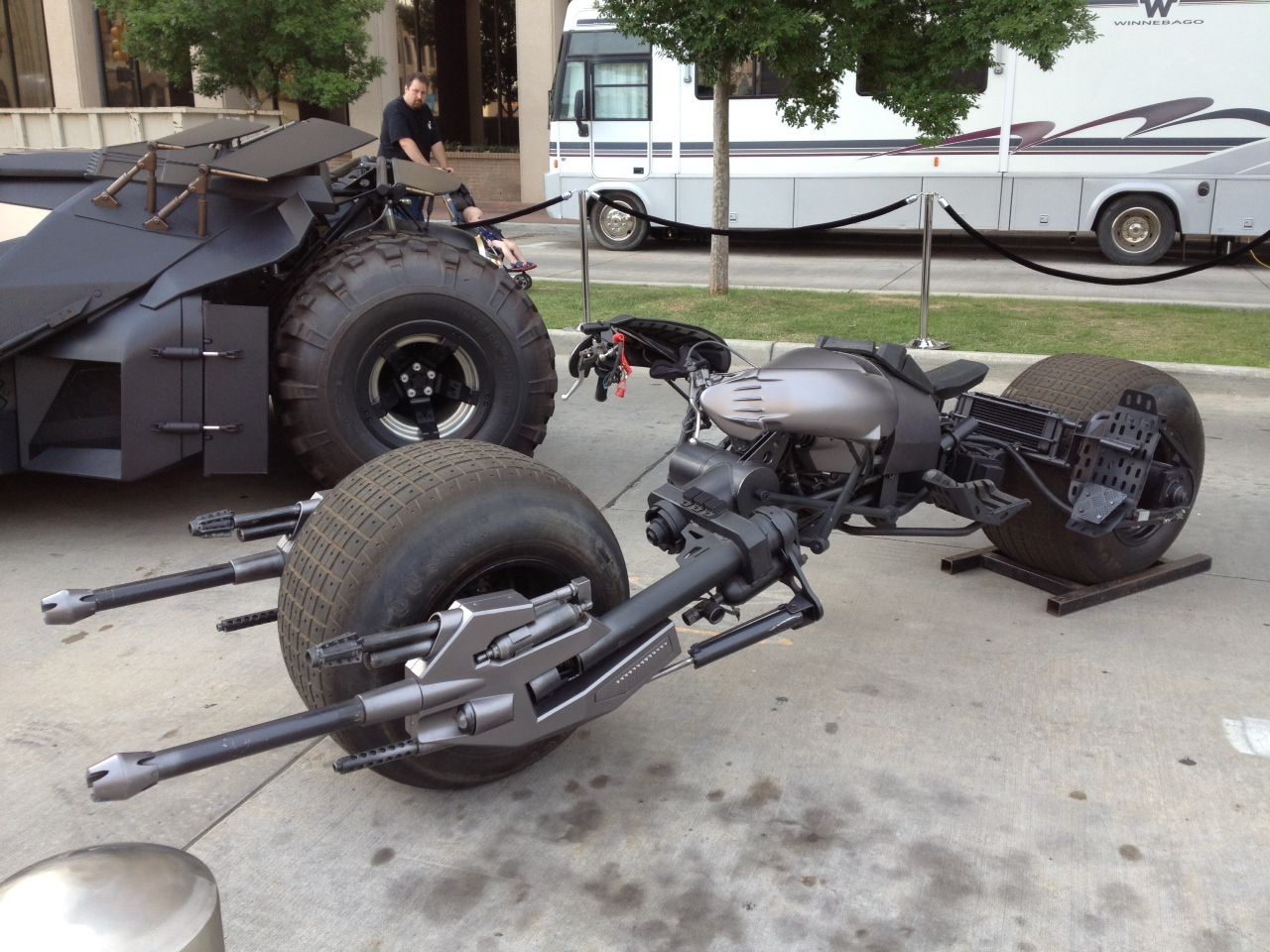 A Detailed Look At The Motorcycle Batman Drove In The Dark Knight