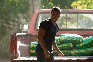 the-lucky-one-zac-efron-movie-image-2