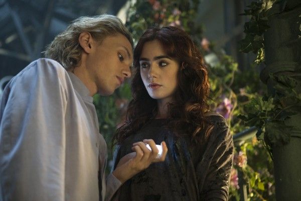the-mortal-instruments-city-of-bones-lily-collins-jamie-campbell-bower-2
