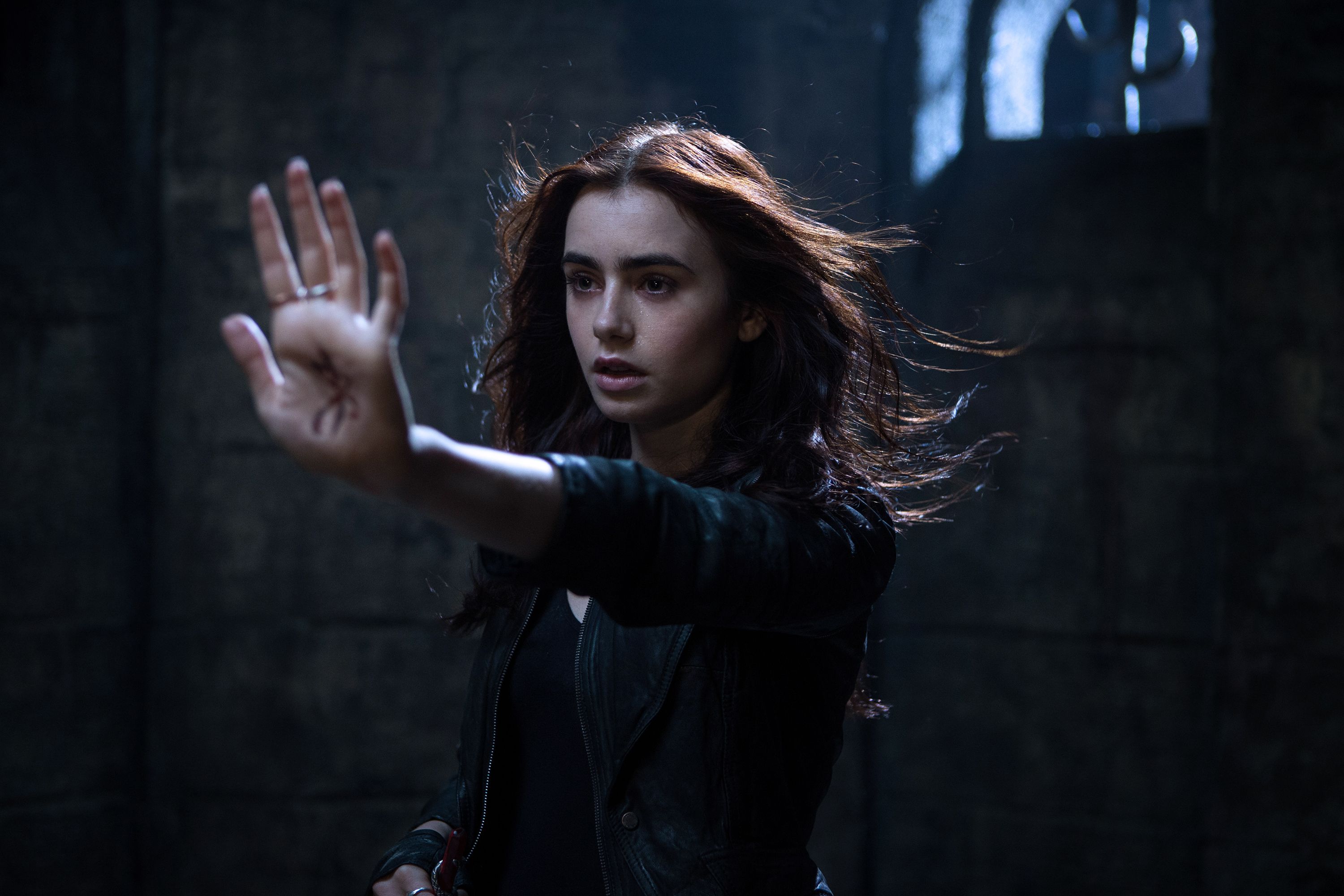 the-mortal-instruments-city-of-bones-lily-collins