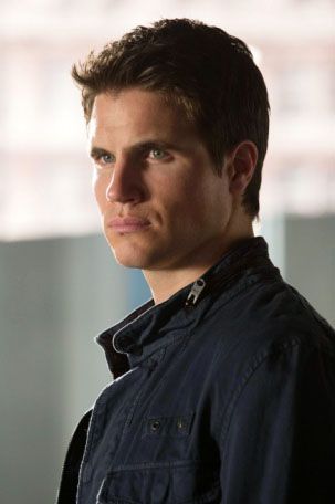 the-tomorrow-people-robbie-amell