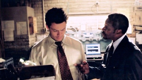 the-wire-season-1-tv-show-image-dominic-west-clarke-peters
