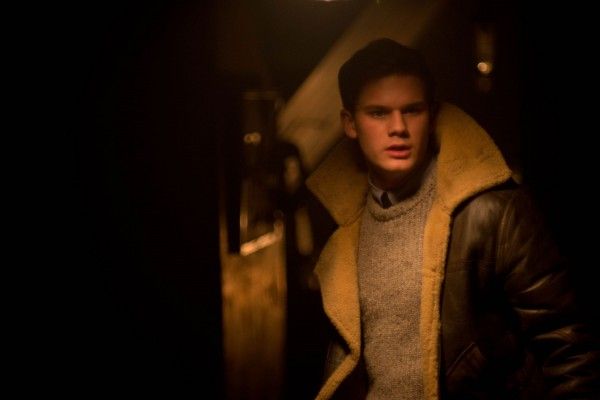 the-woman-in-black-2-angel-of-death-image-jeremy-irvine