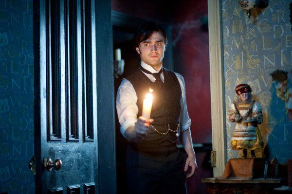 the-woman-in-black-movie-image-daniel-radcliff-04