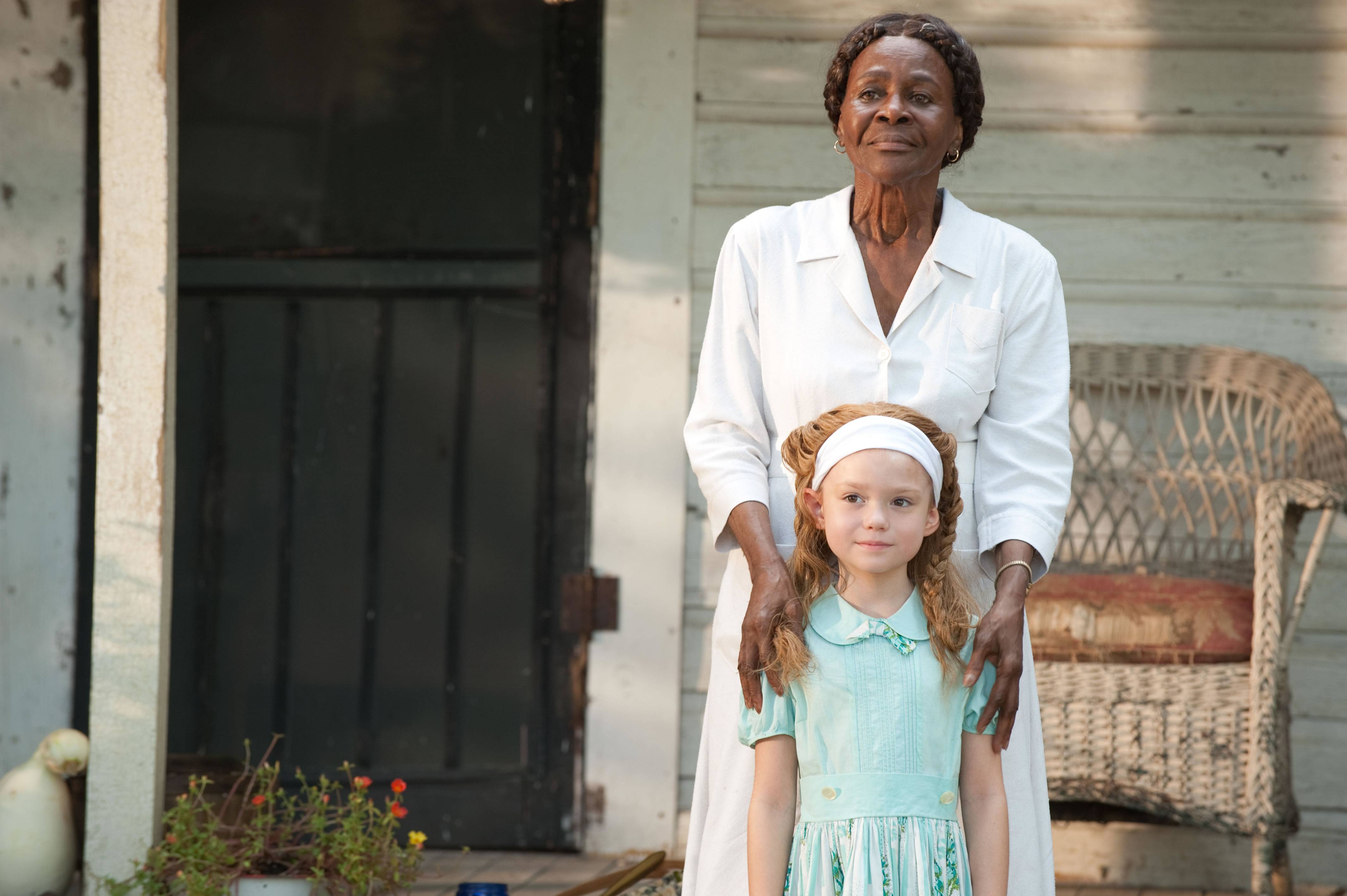 The Help Movie Images Emma Stone Viola Davis