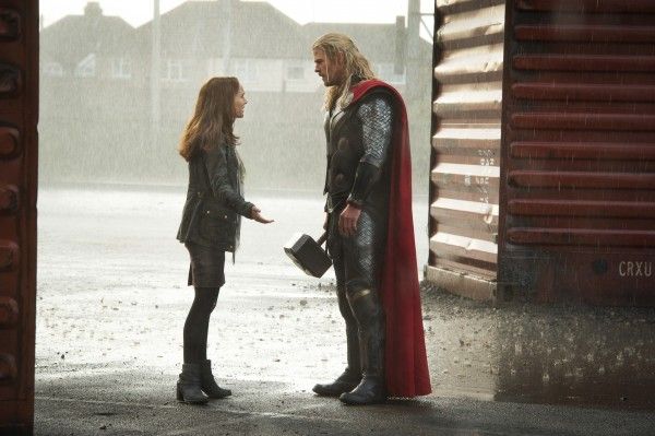 thor-the-dark-world-chris-hemsworth-natalie-portman