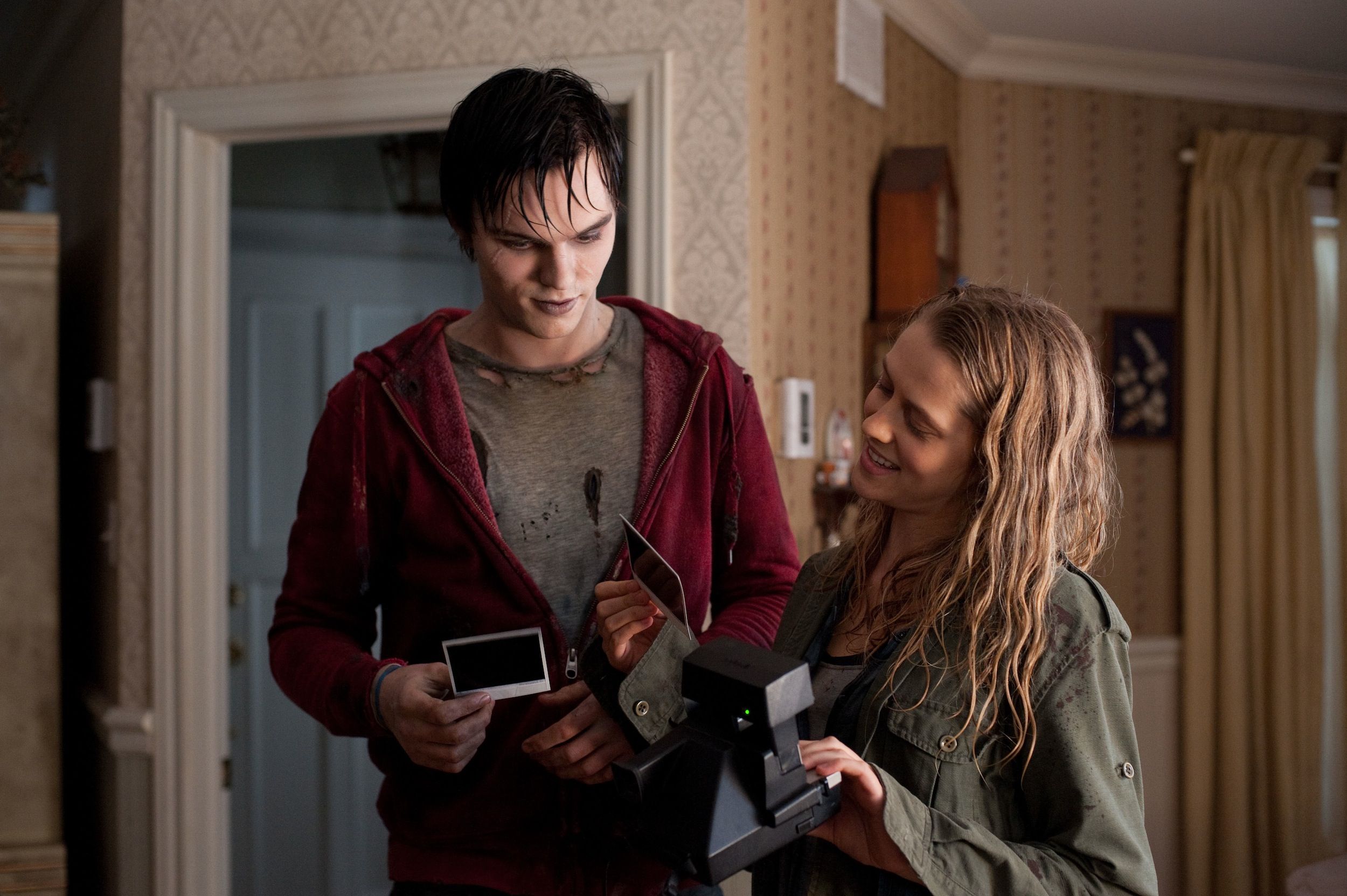 warm-bodies-images-featuring-nicholas-hoult-teresa-palmer-and-rob-corddry