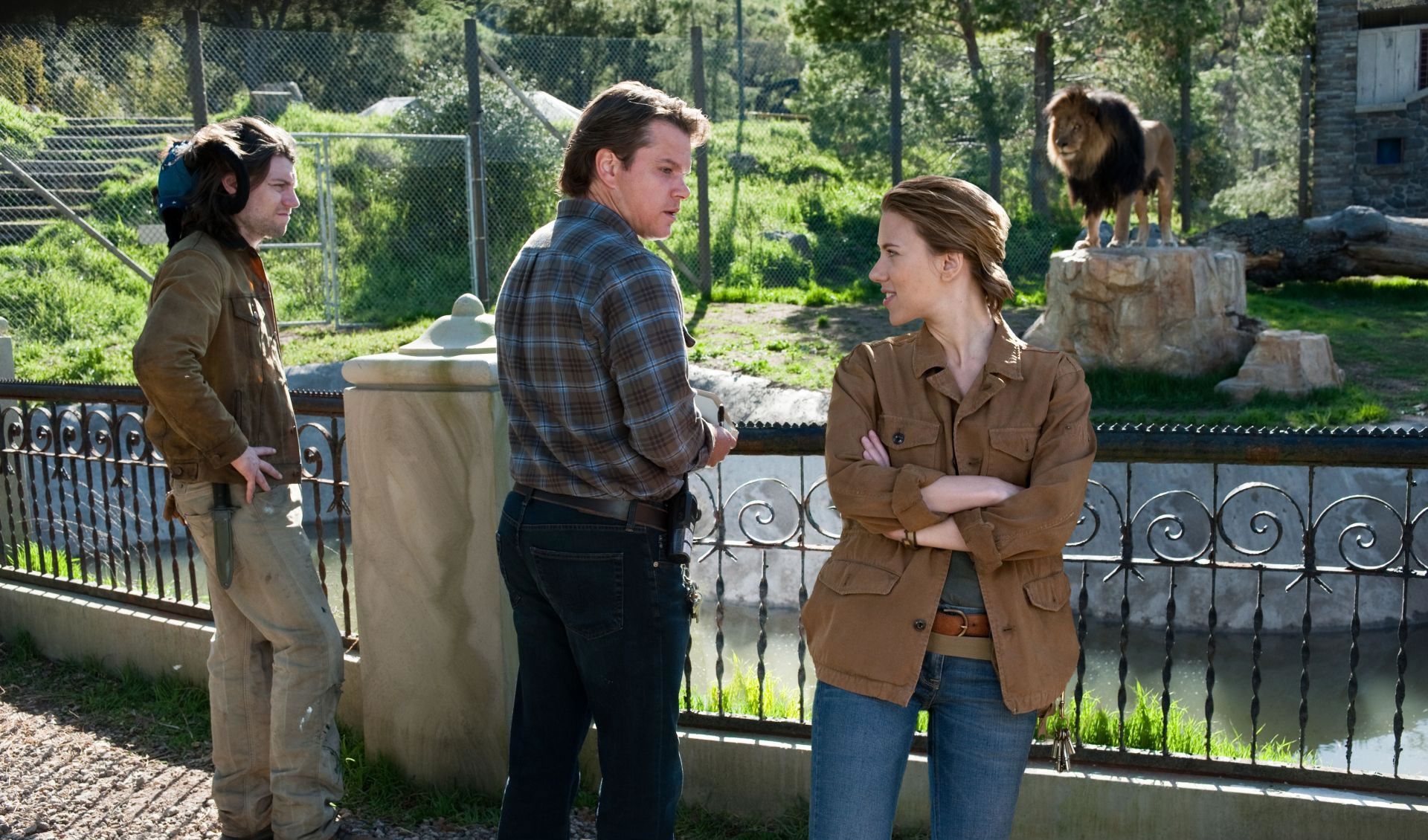 we-bought-a-zoo-movie-image-fugit-damon-johansson-01